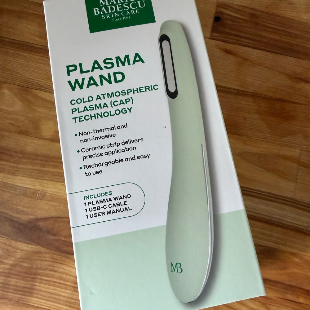 Mario Badescu Plasma Wand in White and Green